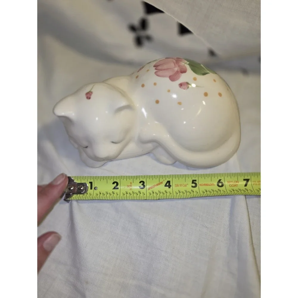 Vintage Lasting Products USA White Ceramic Sleeping Floral Cat